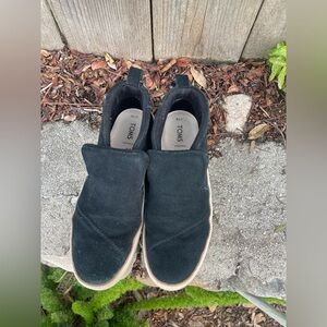 Tom’s Paxton water resistance black slip on tennis shoes